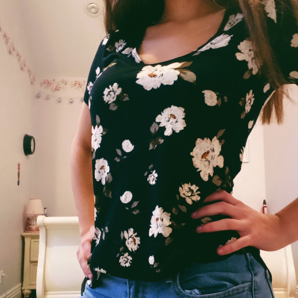 Chic Black floral t-shirt